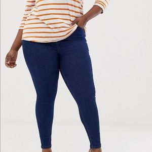 New Look Curvy Jegging NWOT